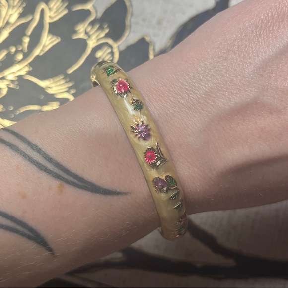 Vintage Gold Cream Pink and Green Floral Flower Enamel Snap Bangle Bracelet D2 - Picture 3 of 9